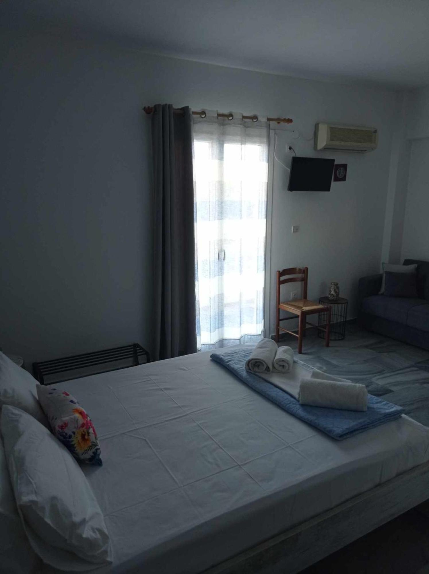 Kantouni Guest House By The Sea Batsi  Room photo