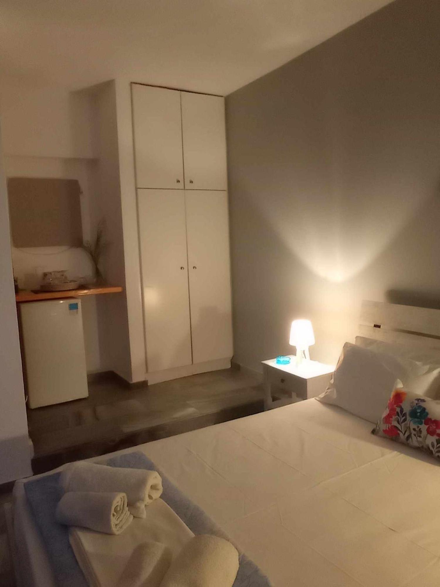 Kantouni Guest House By The Sea Batsi  Room photo